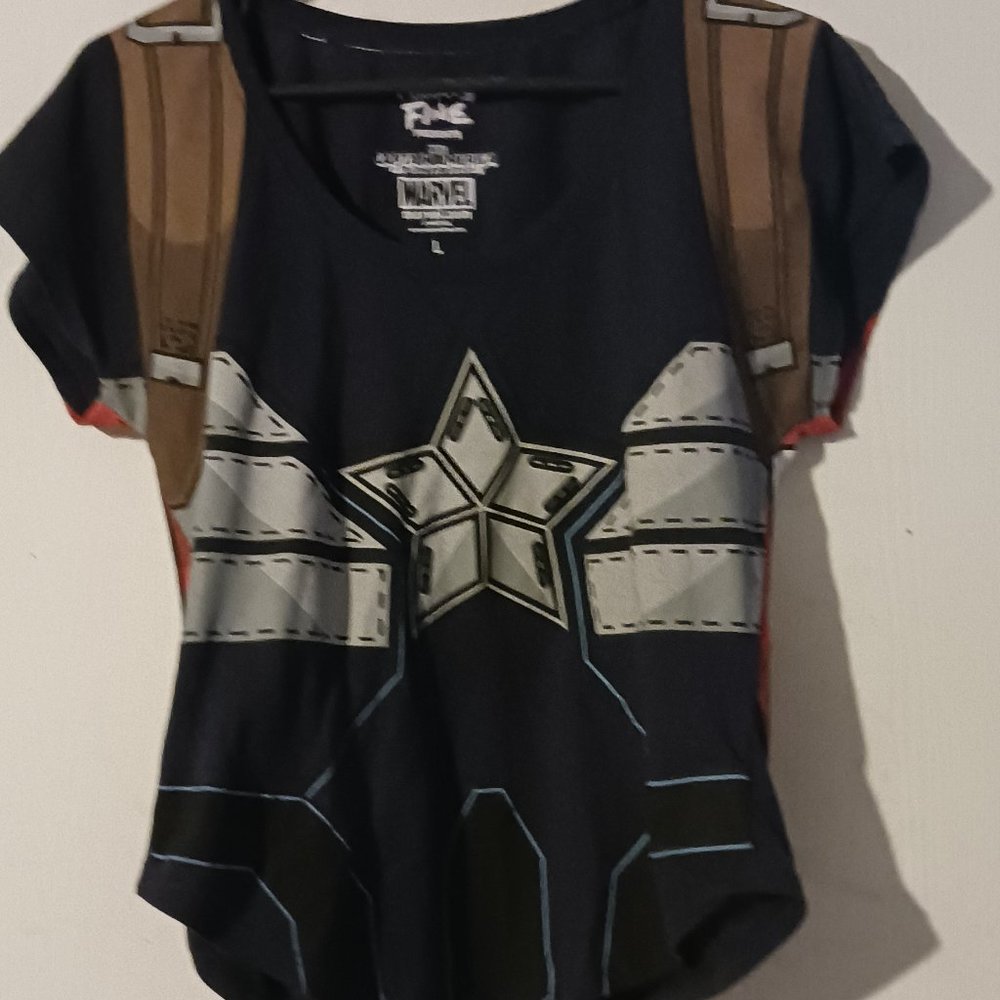 Captain America  Top by Mighty Fine sz Large‎